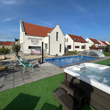 Apartmany Rose Lednice Buitenkant foto