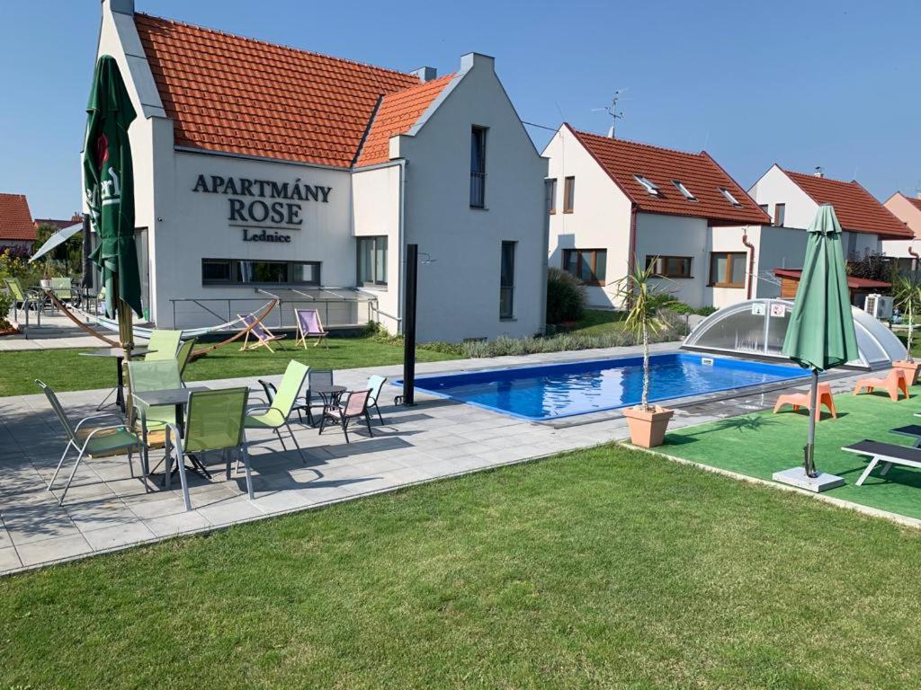 Apartmany Rose Lednice Buitenkant foto