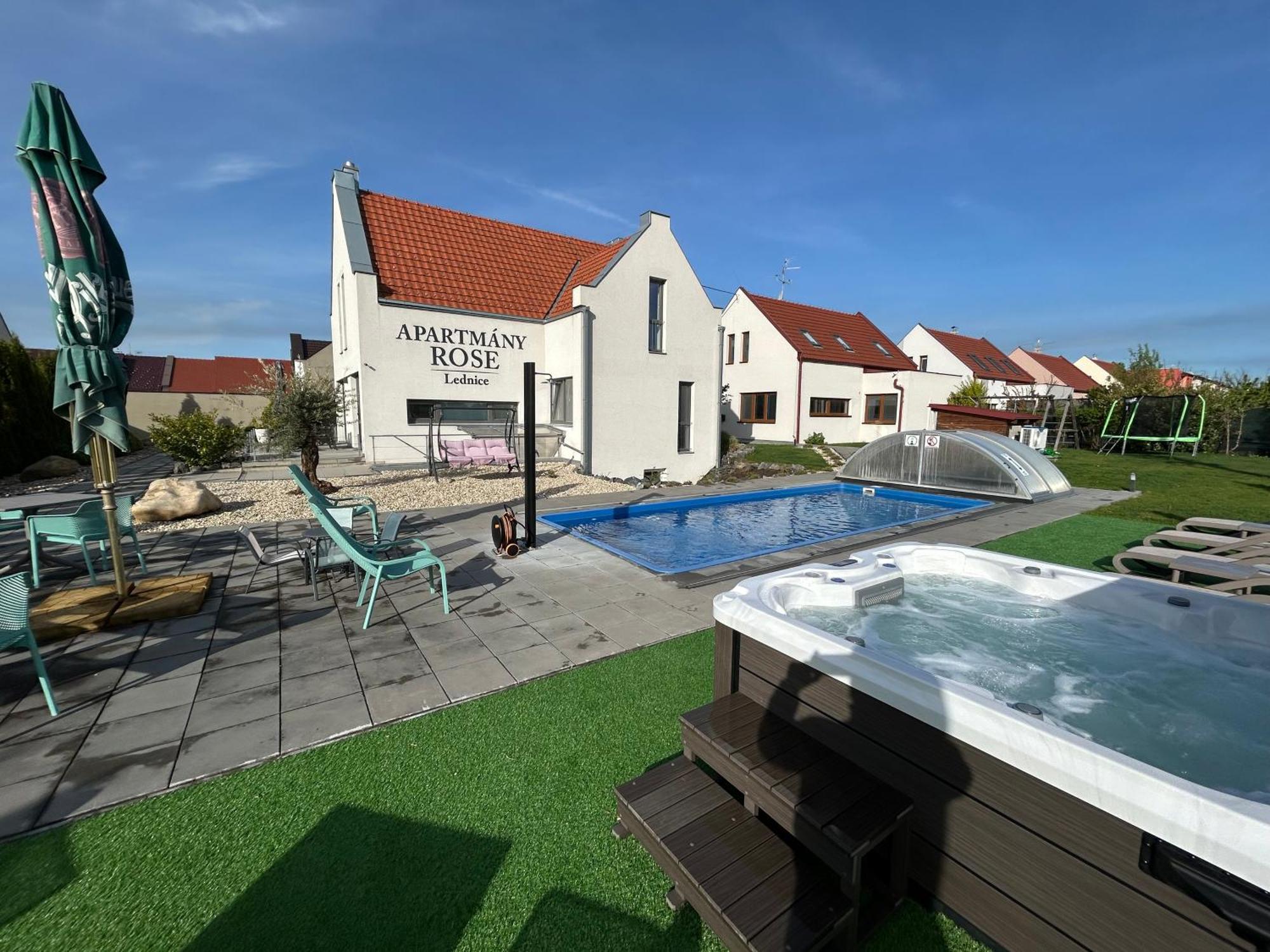 Apartmany Rose Lednice Buitenkant foto